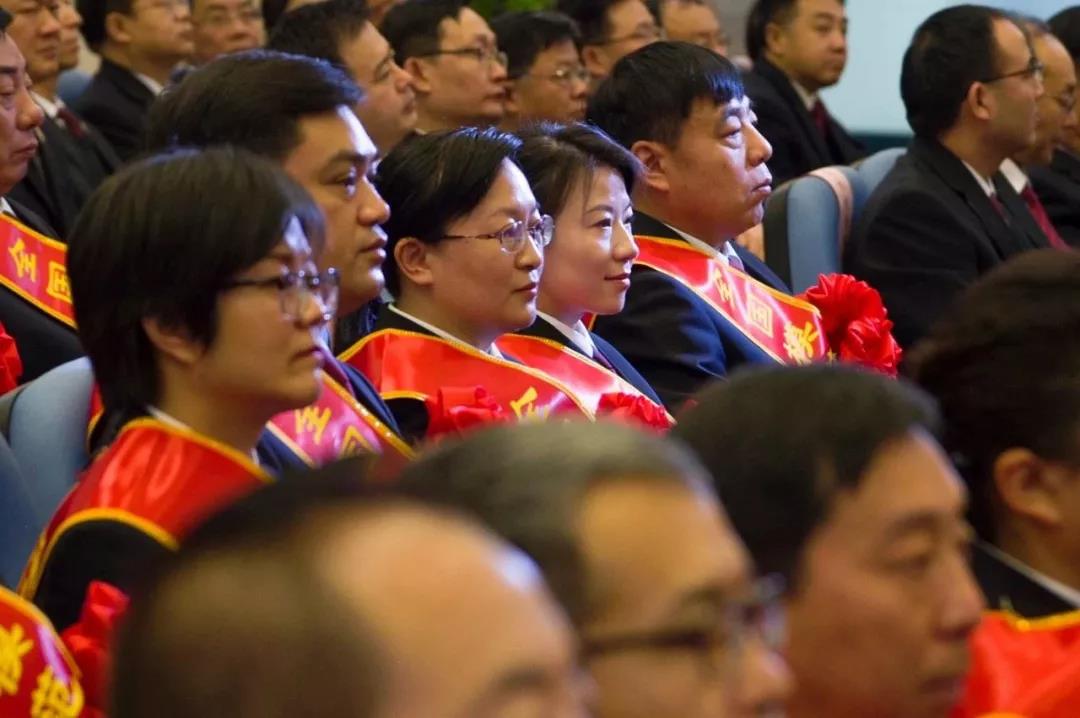 荣获“全国模范检察院”和“全国模范检察官”“全国模范检察干部”的代表。程丁 摄